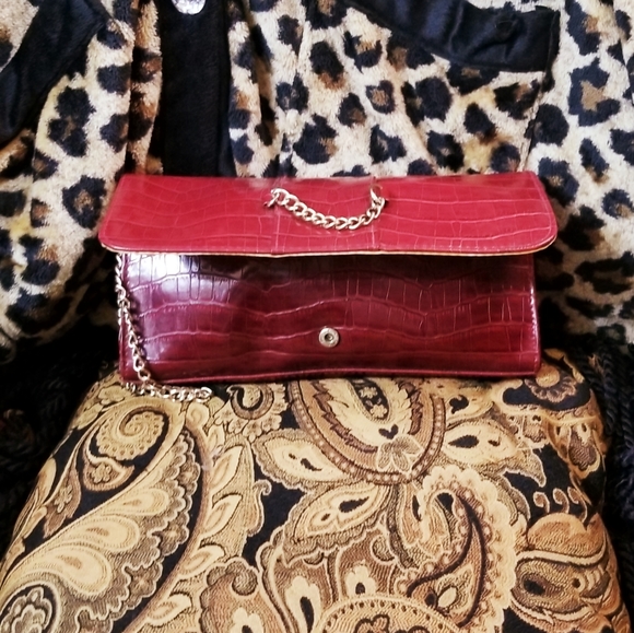 Red Wristlet Purse Gold Chain - Picture 4 of 5